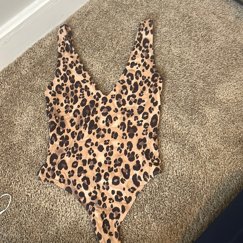 Babaton/Aritzia XS Cheetah body suit
